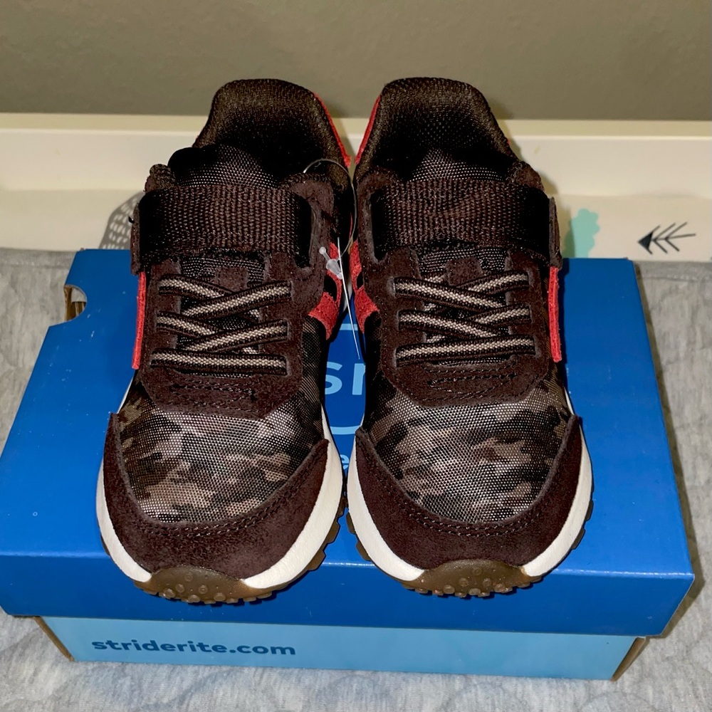 Stride Rite - Unisex-Kids' m2p Zips Jogger Sneakers